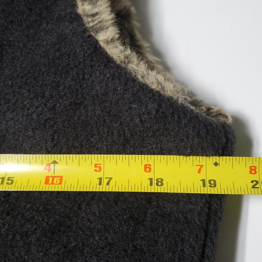 Fjall Wool Blend Faux Fur Vest Womens Size Med Reversible Fuzzy Qarm - Picture 9 of 10